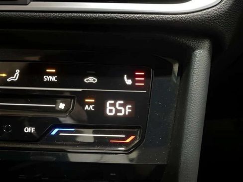 Used 2025 Volkswagen Taos SE w/ Panoramic Sunroof Package AWD/4WD image 51