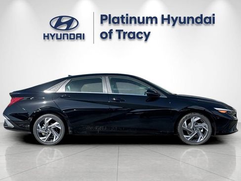 New 2026 Hyundai Elantra Limited FWD image 3