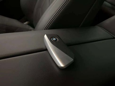 Used 2025 BMW 530i w/ Premium Package RWD image 88