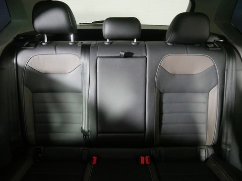 Used 2022 Volkswagen Taos SEL image 13