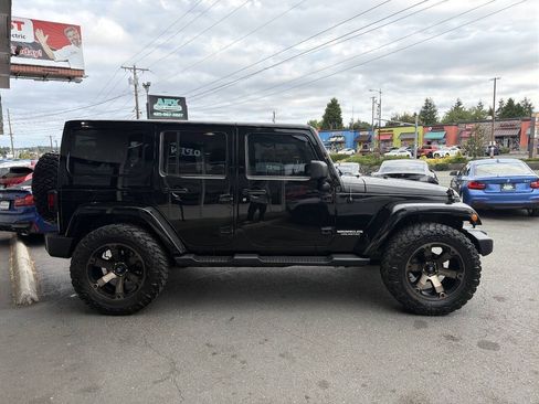 Used 2012 Jeep Wrangler Unlimited Sahara AWD/4WD image 10