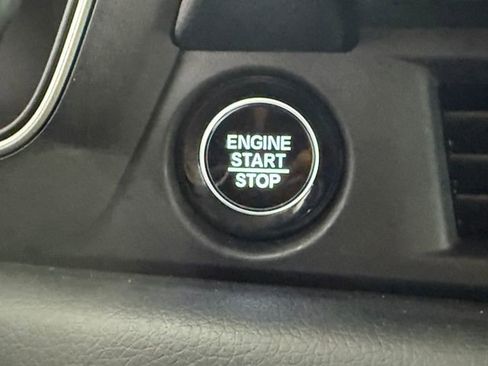 Used 2025 Honda Pilot Touring image 15