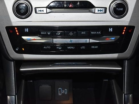 Used 2021 Ford Explorer XLT w/ Equipment Group 202A image 19