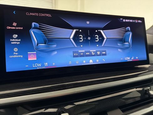Certified 2024 BMW X7 xDrive40i w/ Executive Package AWD/4WD image 25