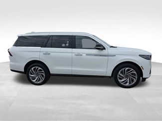 Used 2025 Lincoln Navigator Reserve AWD/4WD video 2