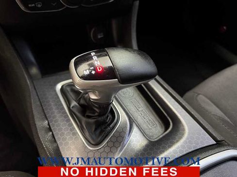 Used 2015 Dodge Charger SXT RWD image 34