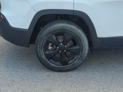 Certified 2021 Jeep Cherokee Latitude Plus AWD/4WD image 31