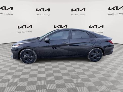 Used 2023 Hyundai Elantra Blue image 5