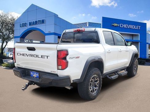 Used 2024 Chevrolet Colorado ZR2 w/ ZR2 Convenience Package III image 3