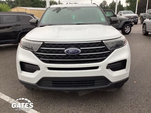 Used 2020 Ford Explorer XLT w/ Comfort Package AWD/4WD image 2