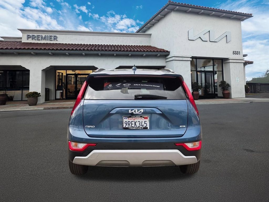 Certified 2025 Kia Niro EX FWD image 7