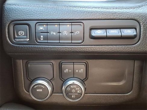 Used 2021 GMC Yukon Denali w/ Denali Premium Package image 23