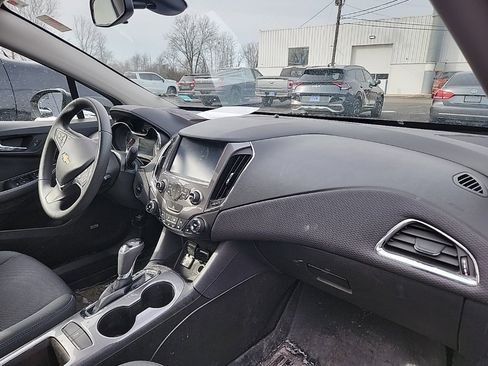 Used 2017 Chevrolet Cruze LT w/ Sun And Sound Package image 7