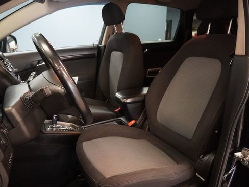 Used 2014 Chevrolet Captiva Sport LT FWD image 4