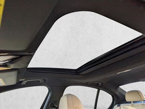 Used 2025 BMW 330i Sedan w/ Premium Package image 15