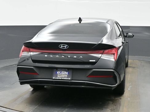 Used 2024 Hyundai Elantra Blue image 5