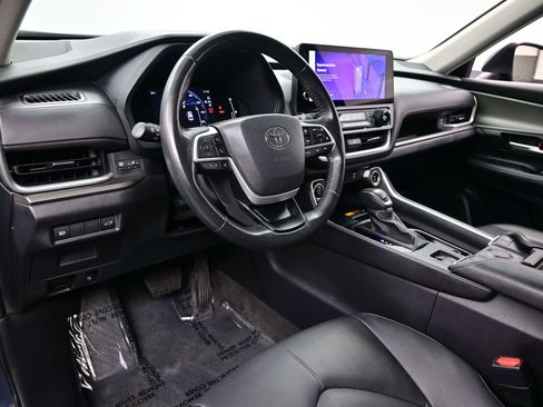Used 2024 Toyota Grand Highlander AWD image 12