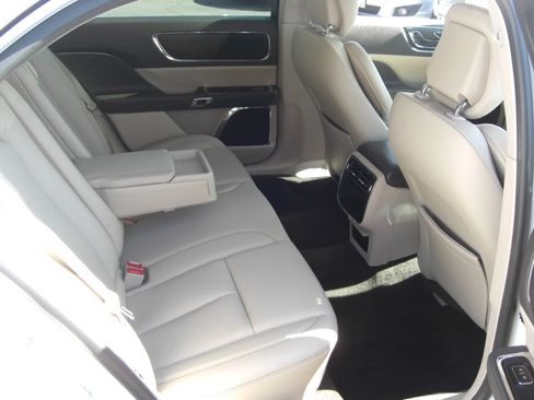 Used 2017 Lincoln Continental Premiere image 17