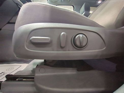 Used 2020 Chevrolet Blazer LT image 16