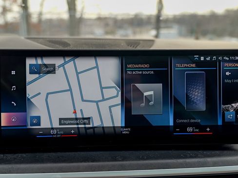 Used 2023 BMW X7 xDrive40i w/ Premium Package image 62