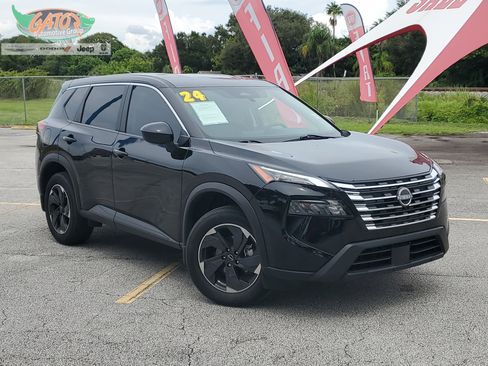 Used 2024 Nissan Rogue SV image 1