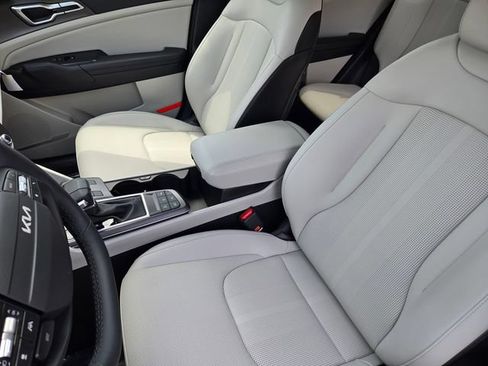 New 2026 Kia Sportage EX FWD image 17
