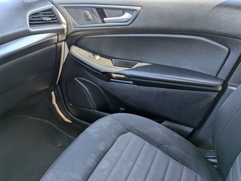 Used 2020 Ford Edge SE FWD image 18