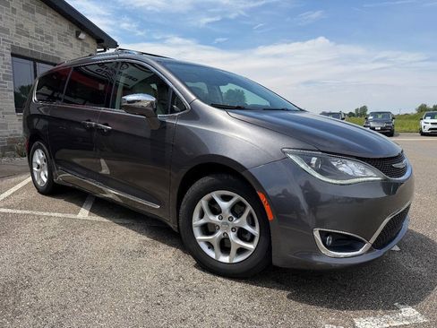 Used 2020 Chrysler Pacifica Limited FWD image 3