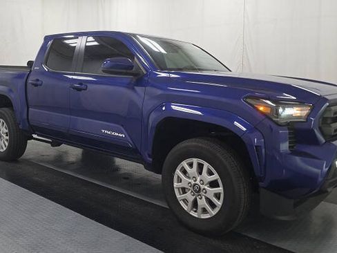 Used 2025 Toyota Tacoma SR5 AWD/4WD image 4