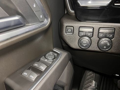 Used 2025 Chevrolet Silverado 1500 LT AWD/4WD image 16