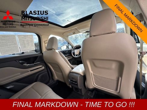 Used 2022 Lincoln Corsair AWD w/ Premium Package image 24