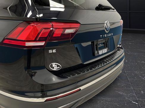 Used 2024 Volkswagen Tiguan SE w/ Panoramic Sunroof Package image 38