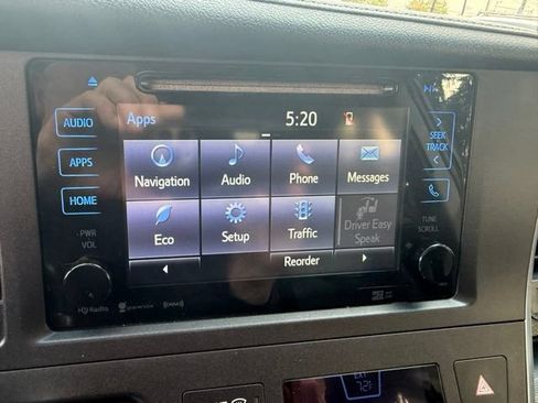 Used 2017 Toyota Sienna SE Premium FWD image 26
