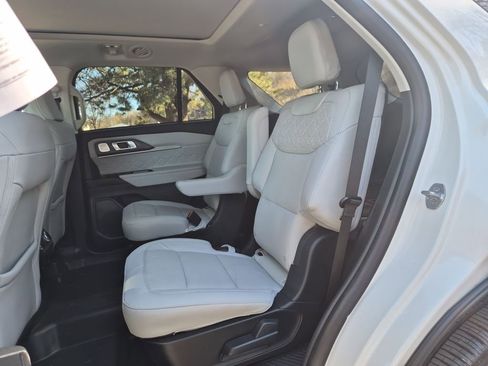 Certified 2025 Ford Explorer Platinum w/ LUX Leather Package image 21