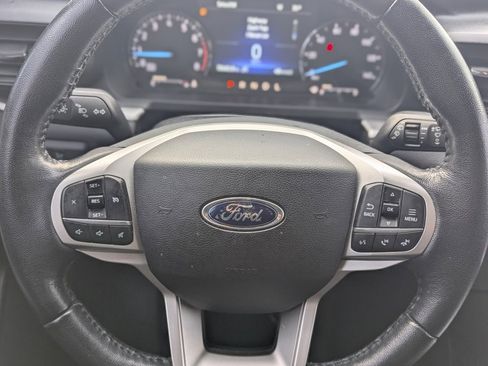 Used 2021 Ford Explorer XLT image 34