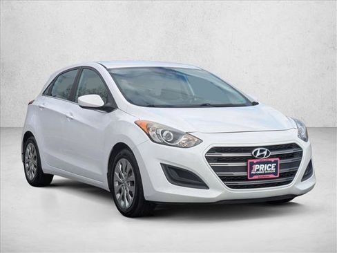 Used 2016 Hyundai Elantra GT image 3