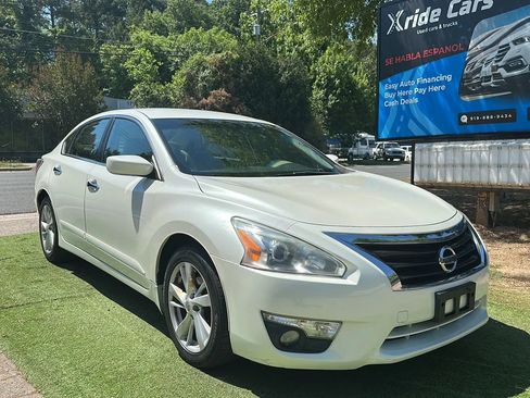 Used 2015 Nissan Altima 2.5 SV FWD image 1