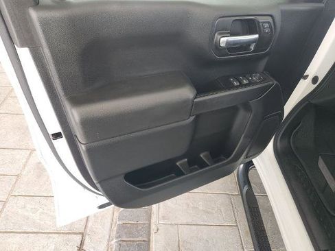 Used 2020 Chevrolet Silverado 1500 Custom w/ Custom Value Package image 4