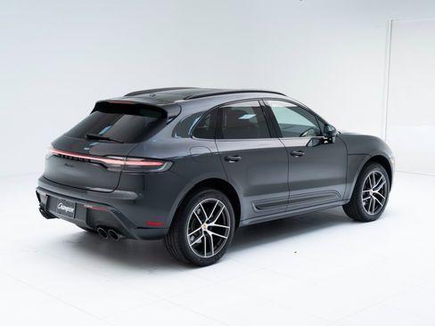 Certified 2025 Porsche Macan image 9