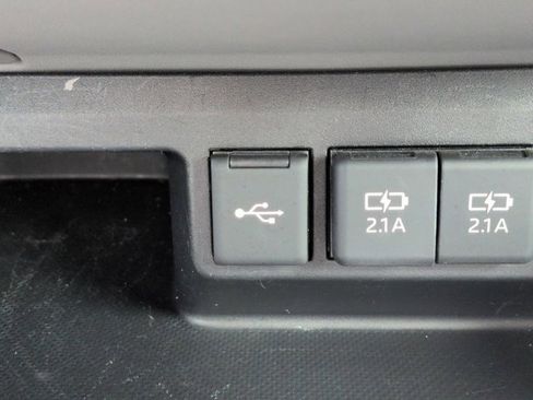 Used 2021 Toyota Highlander XLE image 22