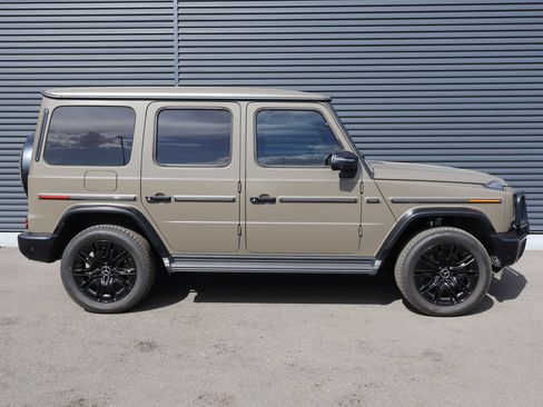 Used 2025 Mercedes-Benz G 550 image 11