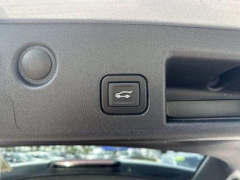 Used 2023 Chevrolet Equinox LT FWD image 33