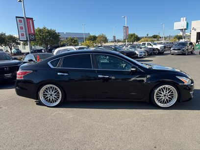 Used 2014 Nissan Altima 2.5 SV w/ Convenience Package