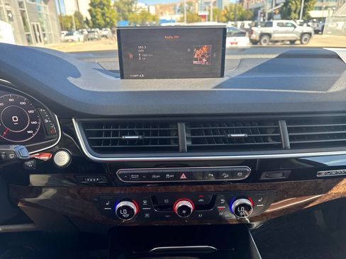 Used 2019 Audi Q7 3.0T Premium Plus w/ Premium Plus Package AWD/4WD image 17
