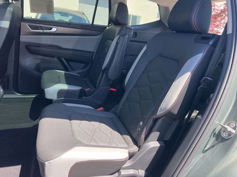 Certified 2024 Volkswagen Atlas Peak Edition SE AWD/4WD image 31