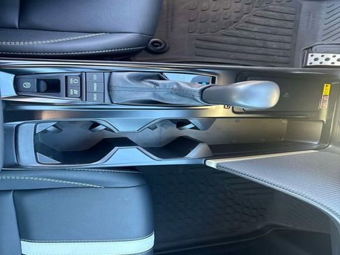 Used 2025 Toyota Camry SE image 24