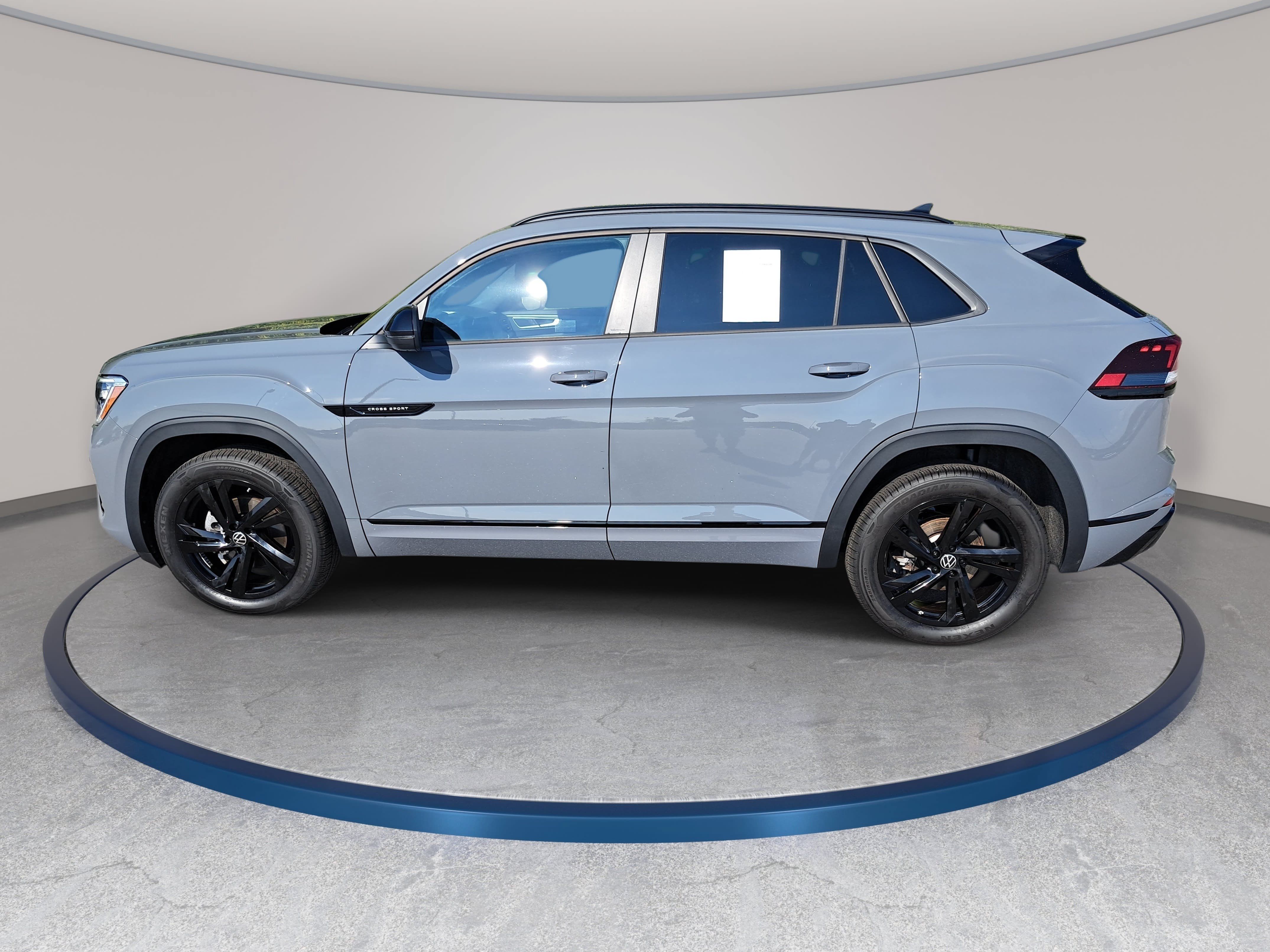 Used 2026 Volkswagen Atlas Cross Sport SEL R-Line AWD/4WD image 8