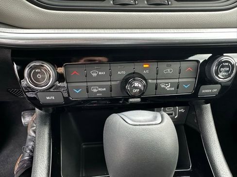 New 2025 Jeep Compass Limited image 24