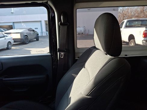 Used 2023 Jeep Wrangler Sport S image 17