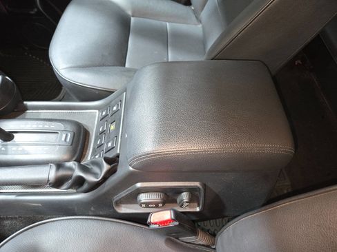 Used 2004 Land Rover Discovery S image 90